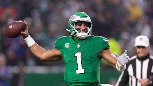 jalen hurts kelly green 4