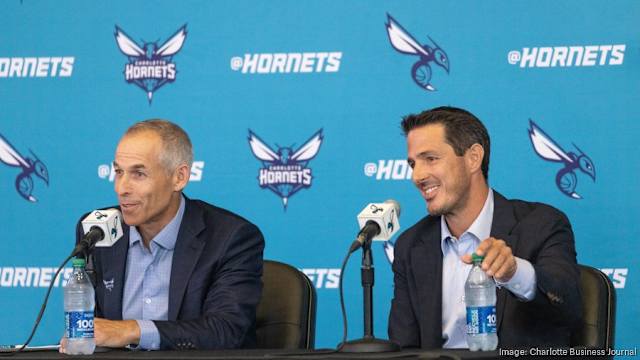 hornets-owners-mk040_900xx8127-4571-0-425