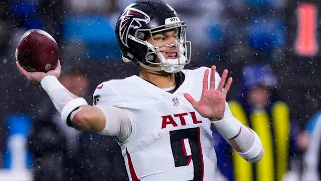 Atlanta Falcons quarterback Desmond Ridder (9) throws against the Carolina Panthers during the second quarter at Bank of America Stadium.