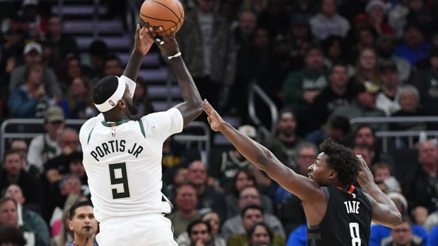 Milwaukee Bucks forward Bobby Portis (9) puts up a shot against Houston Rockets forward Jae'Sean Tate (8) 