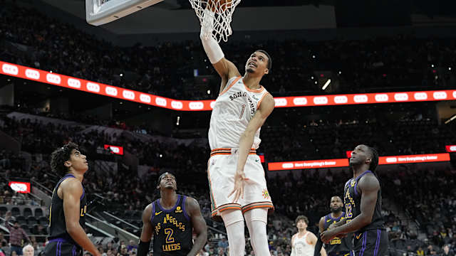 San Antonio Spurs forward Victor Wembanyama (1) dunks