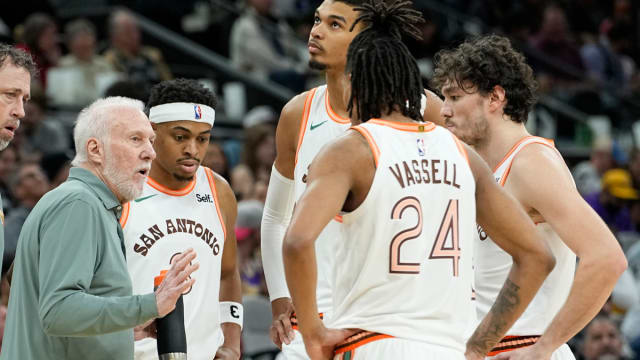 Dec 15, 2023; San Antonio, Texas, USA; San Antonio Spurs head coach Gregg Popovich talks with players during a timeout in the first half against the Los Angeles Lakers at Frost Bank Center.