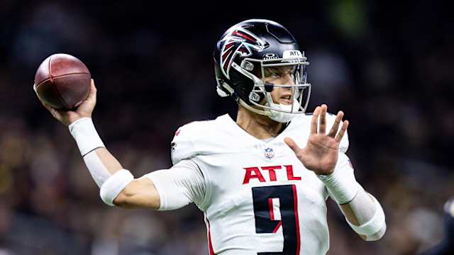 Jan 7, 2024; New Orleans, Louisiana, USA; Atlanta Falcons quarterback Desmond Ridder (9) passes against the New Orleans Saints during the first half at Caesars Superdome.