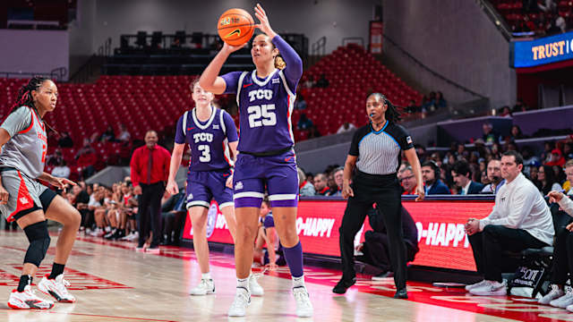 Sydney Harris shoots an unguarded 3-pointer.