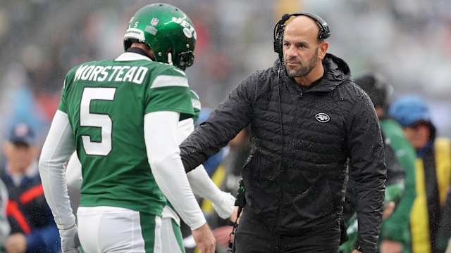Jets' punter Thomas Morstead returns to the sideline