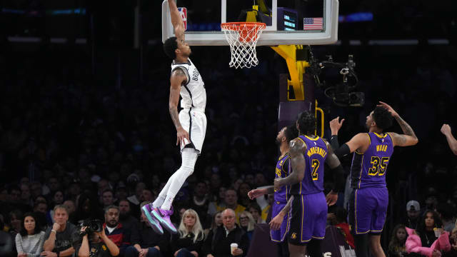 Brooklyn Nets center Nic Claxton (33) moves to the basketl against the Los Angeles Lakers 