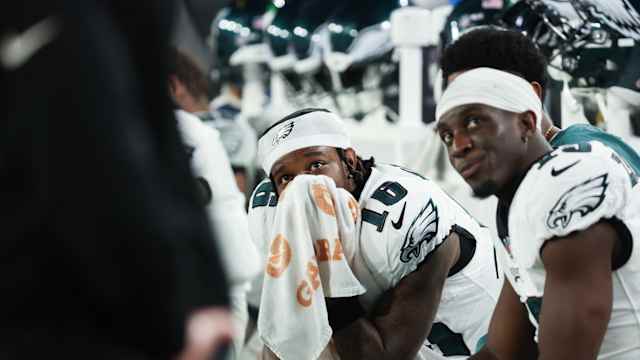 Philadelphia Eagles players watch time run out on their season.
