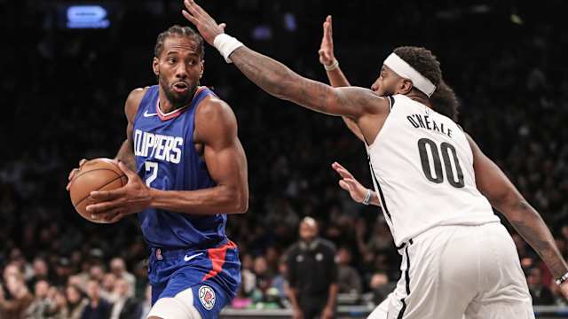 LA Clippers forward Kawhi Leonard (2) looks to drive past Brooklyn Nets forward Royce O'Neale (00)