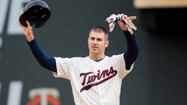 Minnesota Twins first baseman Joe Mauer acknowledges the crowd during his final game.