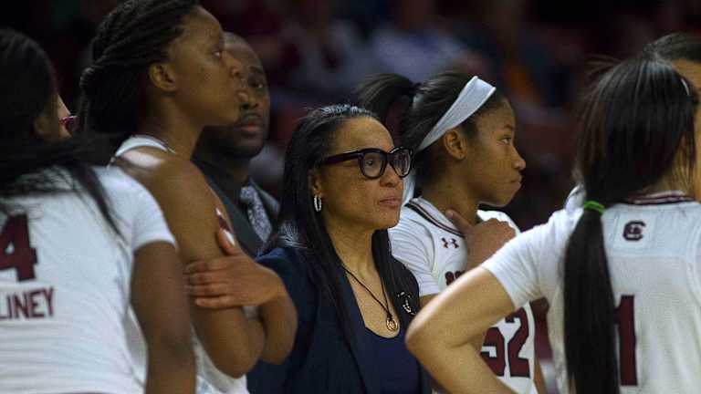 USC women's basketball moves up in AP poll