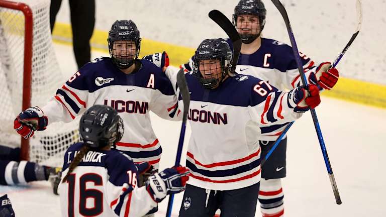 Hockey: Women's Team Crack National Top-20 Poll