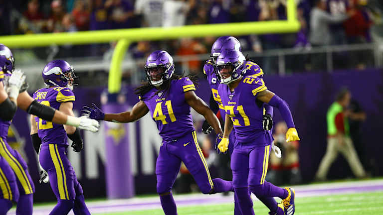 Vikings win snoozer over Washington to improve to 6-2