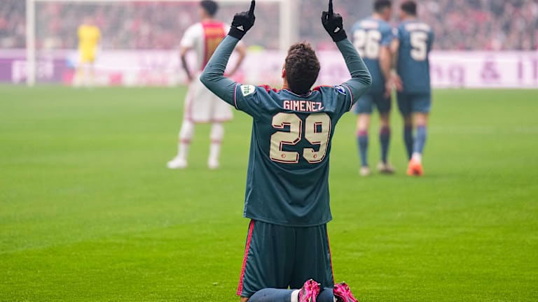 Santiago Giménez sin rencor después de que fuera "sacado" de Qatar 2022