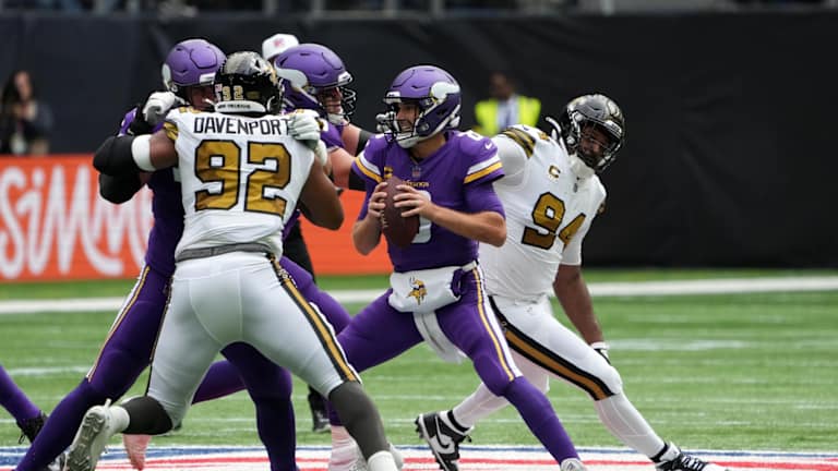 Vikings beat Saints on game-ending double-doink miss