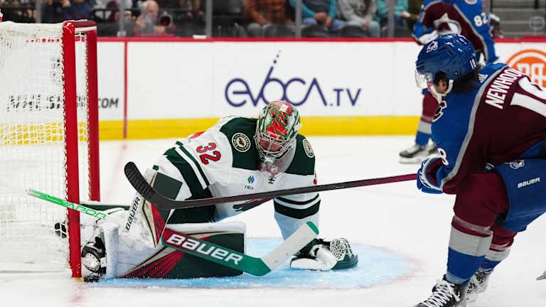 Watch: Gustavsson's gaffe gift-wraps goal for Avalanche