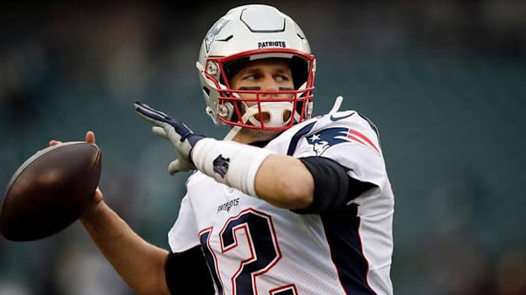 Tom Brady cerca de los 49ers