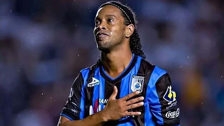 "Ronaldinho no entrenaba los lunes", ex compañero en Querétaro