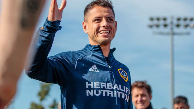 ¿Qué trae JC Chávez Jr. contra Chicharito? Llegó la visa y podrá jugar