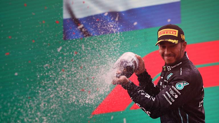 F1 News: Lewis Hamilton Fires Back At Fernando Alonso With Hilarious Tweet
