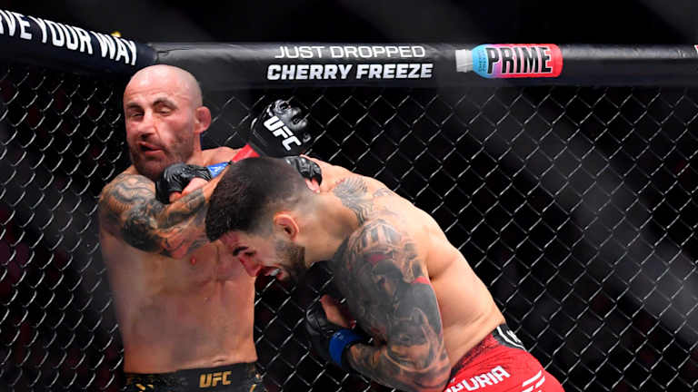 Ilia Topuria noquea a Alexander Volkanovski en UFC 298