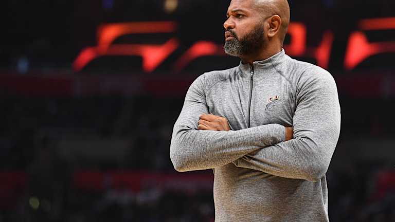 El entrenador de los Cavaliers, J.B. Bickerstaff, revela que ha sido amenazado por apostadores.