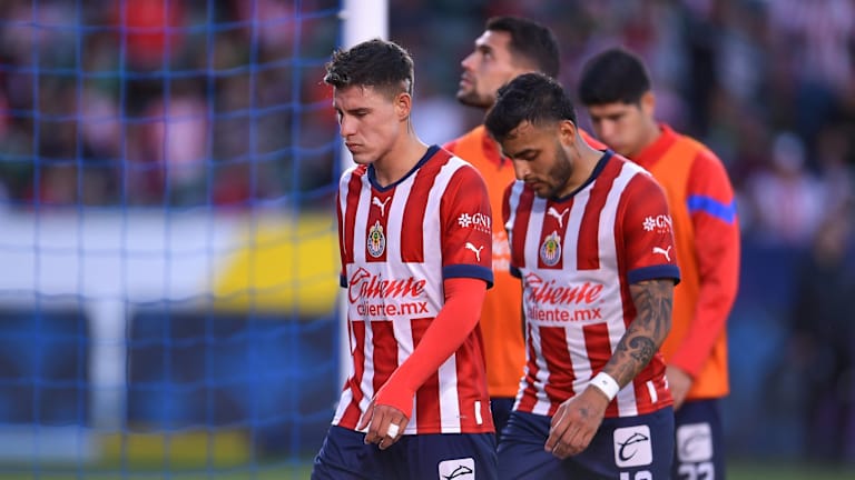 Chivas quiere rescindir el contrato de Vega y Chicote