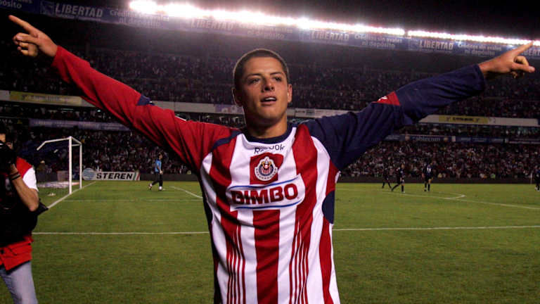 ¡La locura por Chicharito llega a San Luis! ¡Colas interminables para comprar entradas y ver a Chicharito!