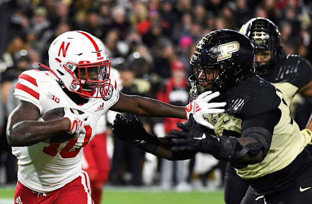 Anthony Grant vs Branson Deen 2022 Nebraska-Purdue football USATSI_19243791