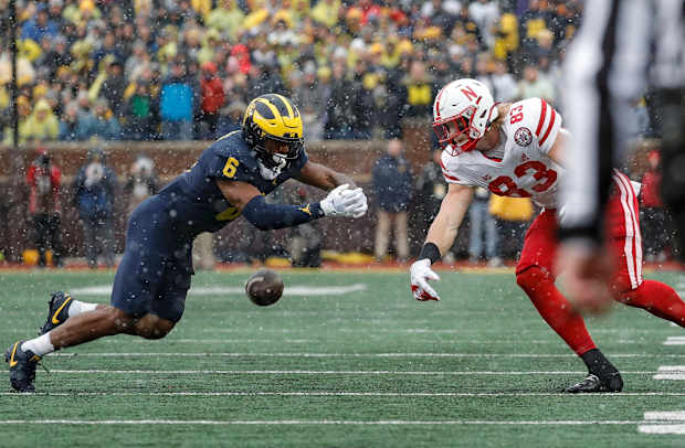 Travis Vokolek pass incomplete 2022 Nebraska vs Michigan football USATSI_19420381