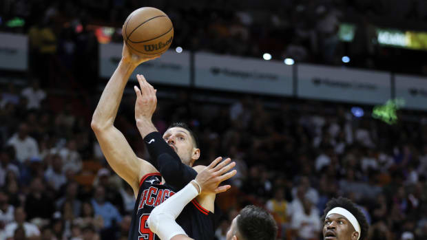 Chicago Bulls center Nikola Vucevic (9) drives to the basket against Miami Heat guard Max Strus (31) during the third quarter at Kaseya Center