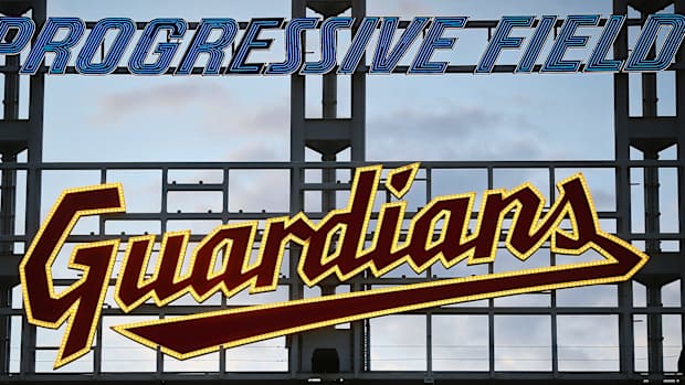 Guardians sign