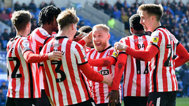 Sunderland celebrate Cardiff