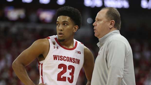 Wisconsin guard Chucky Hepburn speaking with head coach Greg Gard.