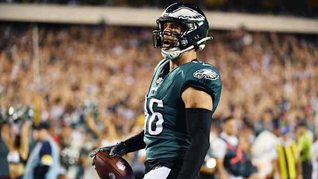 Zach Ertz celebrates a TD against Tampa Bay