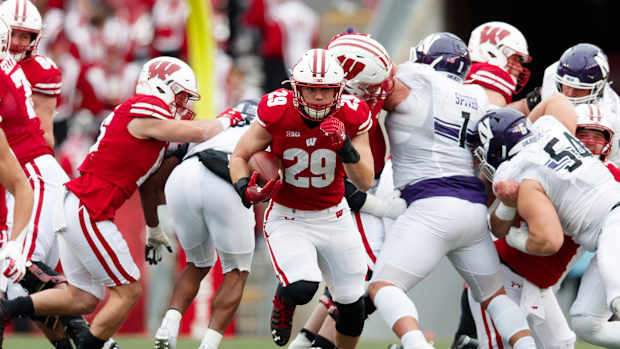 Wisconsin running back Brady Schipper running against Northwestern in 2021 (Credit: Jeff Hanisch-USA TODAY Sports)