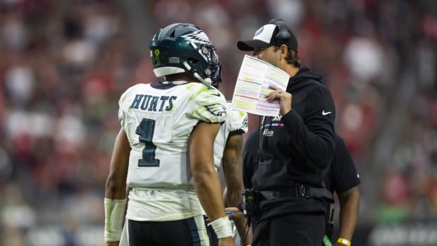 Shane Steichen goes over a play with Jalen Hurts