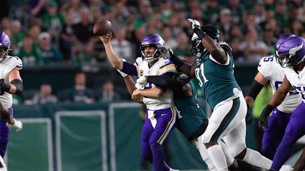 Josh Sweat pressures Vikings QB Kirk Cousins