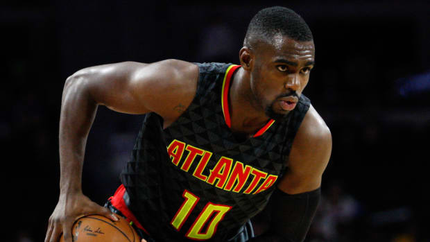 Atlanta Hawks guard Tim Hardaway Jr. holds the ball during a game in 2015-16 season.