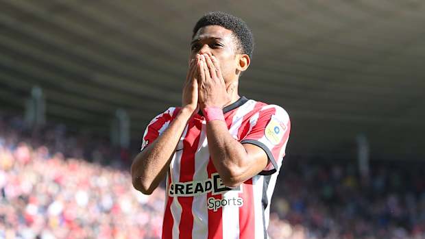 Amad Diallo Sunderland run-in