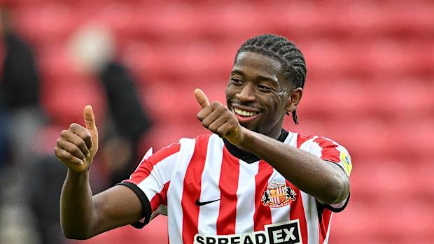 Aji Alese thumbs up Sunderland