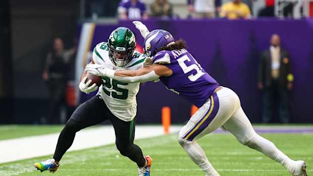 Vikings linebacker Eric Kendricks tackles Jets running back Ty Johnson.