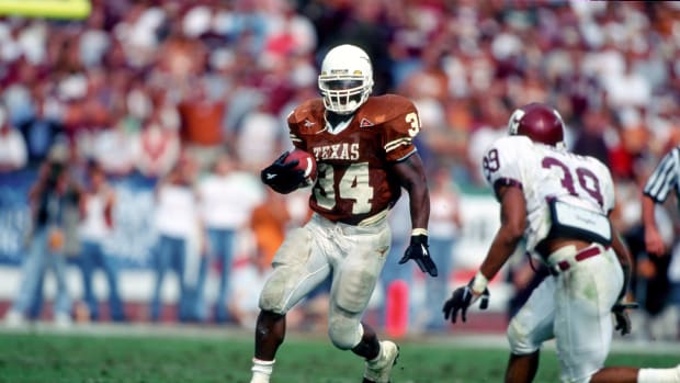 Texas Longhorns running back Ricky Williams runs against the Texas A&M Aggies.