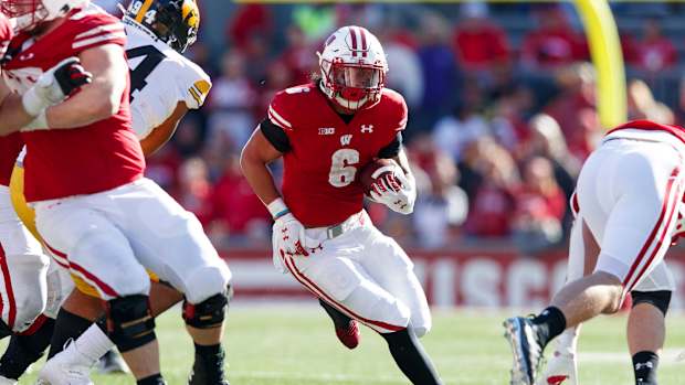 Wisconsin running back Chez Mellusi.
