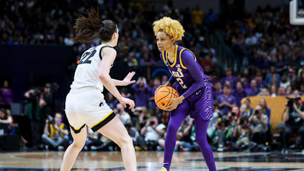 Iowa Hawkeyes guard Caitlin Clark defends LSU Tigers guard Jasmine Carson.