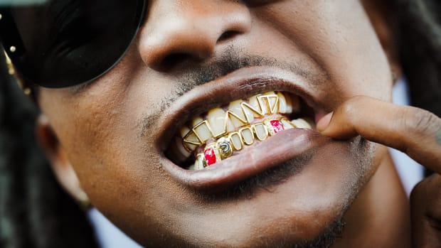As part of the 2022-23 schedule announcement, the Atlanta Hawks collaborated with Grillz by Scotty, a local Atlanta business that creates custom grillz for its celebrity clients from music and Hollywood, to launch its 2022-23 schedule delivered by Papa Johns.
