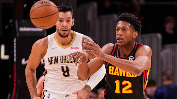 De'Andre Hunter passes the ball up the court.