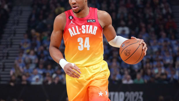 Giannis Antetokounmpo dribbles the ball in the 2023 NBA All-Star Game.