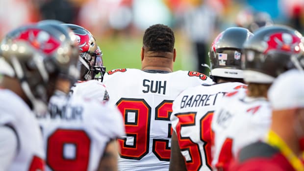 Ndamukong Suh, Buccaneers15