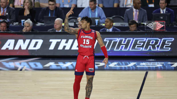 Florida Atlantic Owls guard Alijah Martin celebrates during a game.