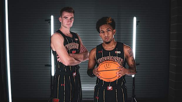 Wisconsin basketball players standing in their alternate uniforms.